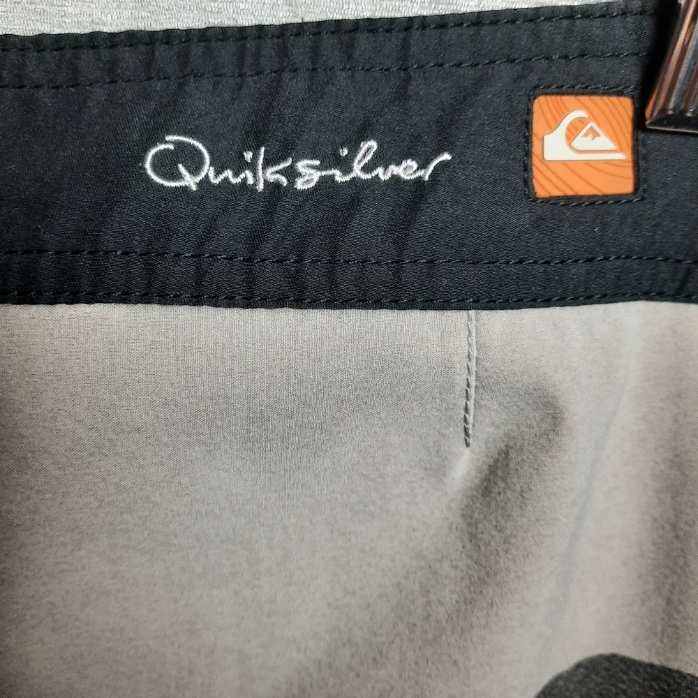 Quiksilver Packable Stripe Board Shorts SZ 34